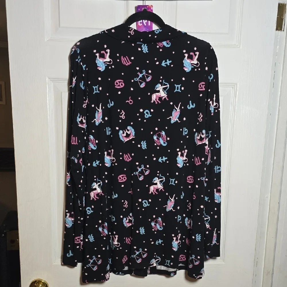 195 Torrid 2 2X Black Zodiac Print Pajama Super Soft Top